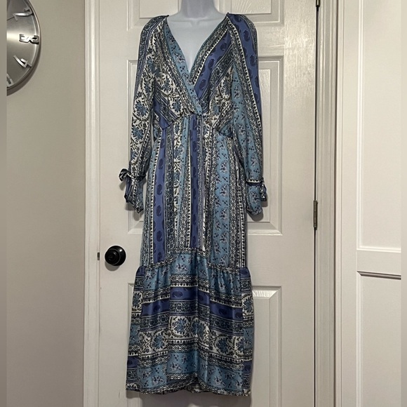Elegant Blue Patterned Women's Dress - Picture 1 of 7